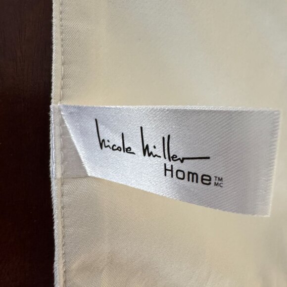 Nicole Miller Saint St Patricks Day Table Runner Shamrock Party Home Decor 14x72 - Picture 5 of 10